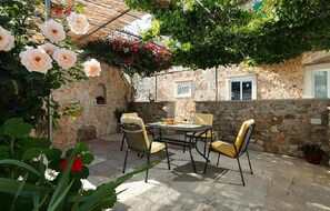 Outdoor dining - Beautiful apartment in Bol with WiFi (Bol)