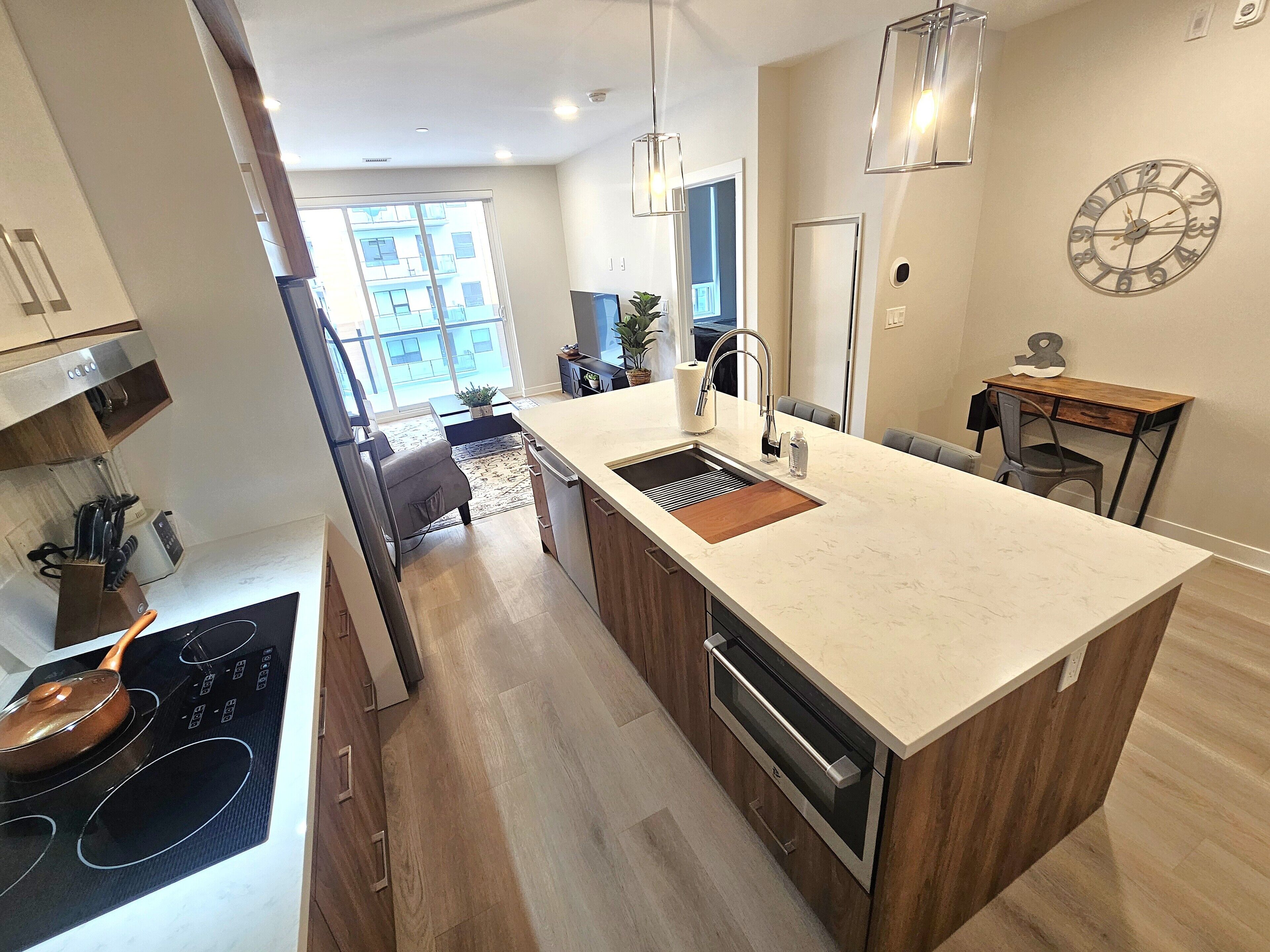 冰箱、微波炉、烤箱、炉灶