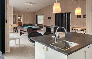 Games room - Beautiful home in Hadsund with WiFi (Hadsund)