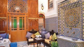 ฝ่ายต้อนรับ