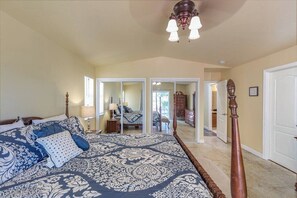 Skrivebord, strygejern/strygebræt, gratis Wi-Fi, sengetøj