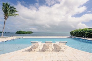 Pool - Turtle Cove, Luxury Sea Front Family Escape (George Town)