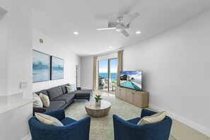 Living area - Turtle Cove, Luxury Sea Front Family Escape (George Town)