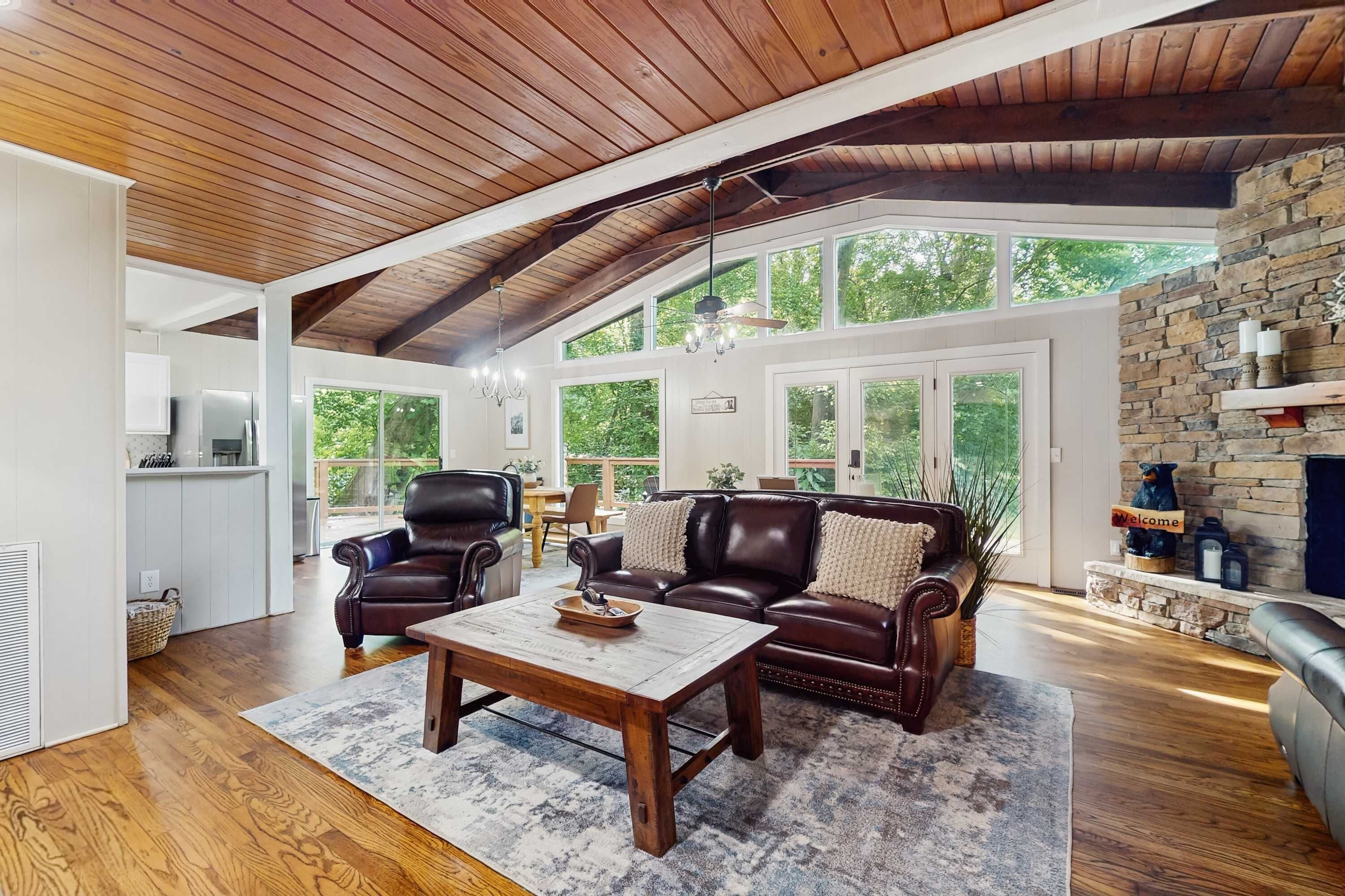 TV, fireplace, offices