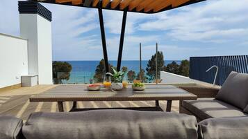 Sea Front Luxury Penthouse | Terrazza/patio