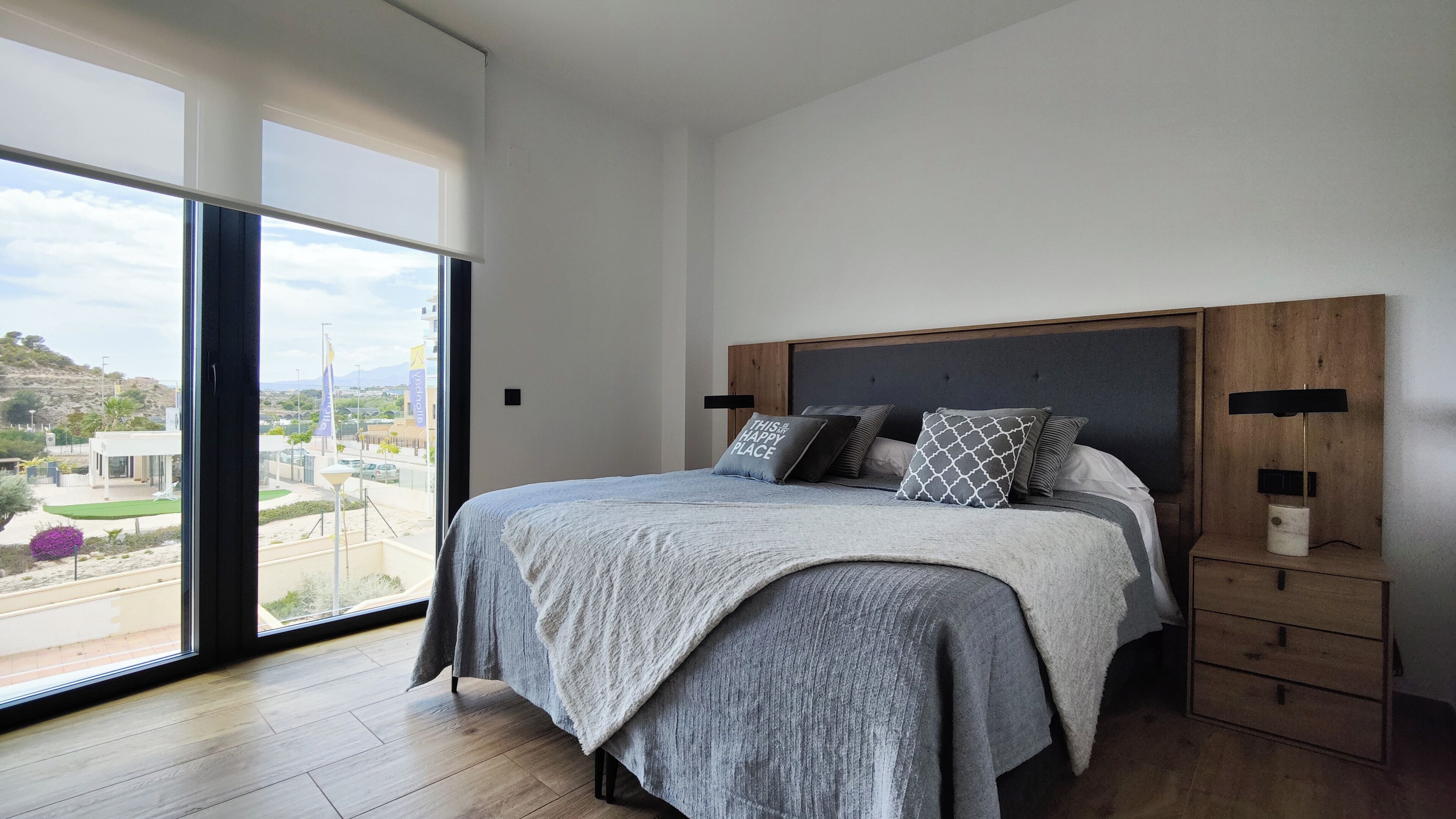 Sea Front Luxury Penthouse | Wi-fi (inkludert)