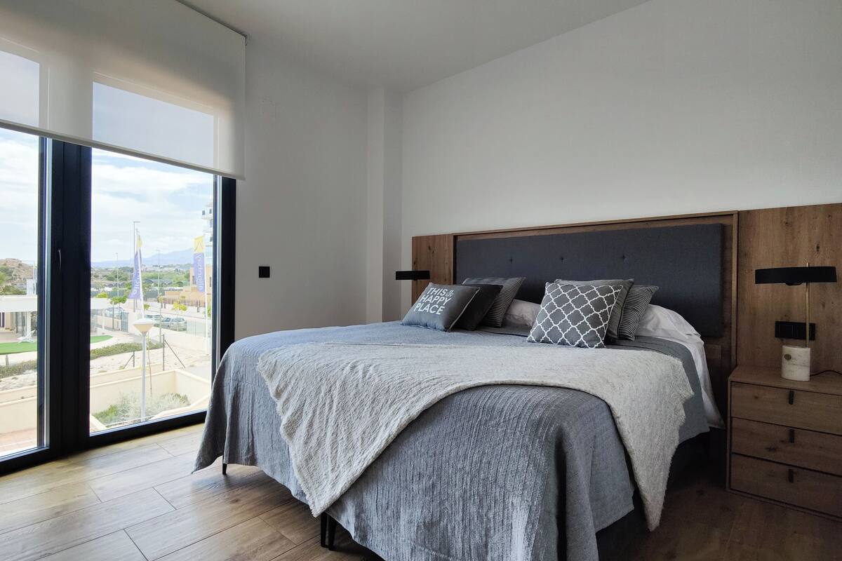 Sea Front Luxury Penthouse | Wi-fi (inkludert)