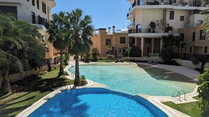 Indoor pool, seasonal outdoor pool - Allonbay Apartments (Villajoyosa)