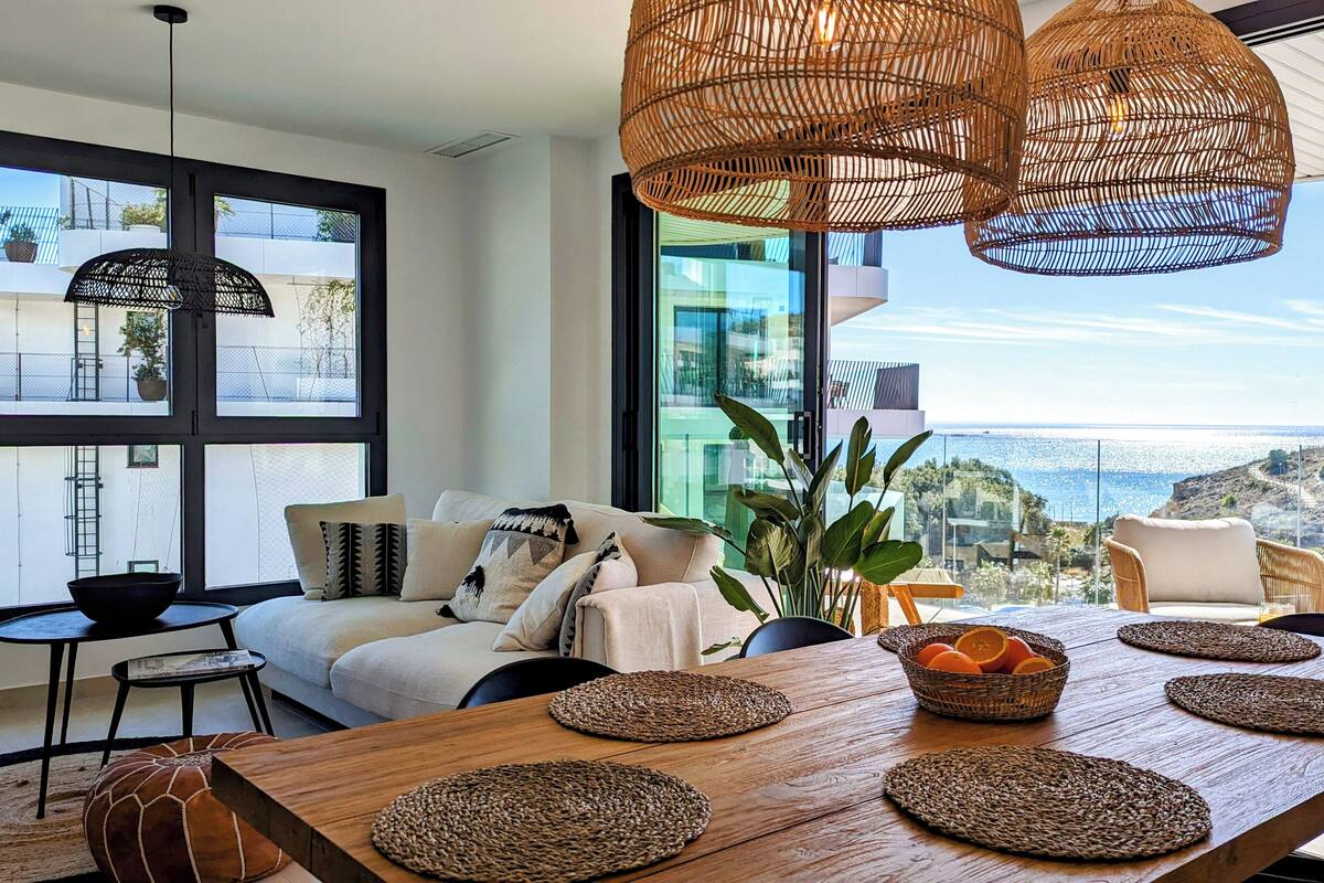 Design & Spa Apartment | Oppholdsområde | En 40-tommers smart-TV med digitale kanaler