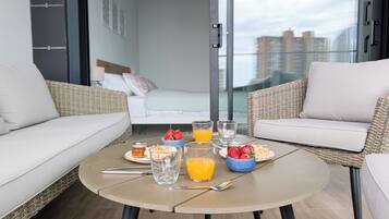 Sunny Apartment | Terrace/patio