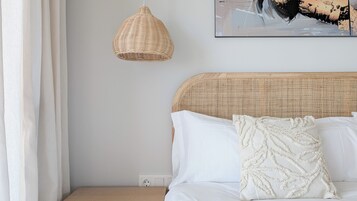 Cuna de viaje, wifi gratis y ropa de cama 