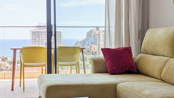 Appartement | Woonruimte | Een 40-inch smart-tv met kabelzenders