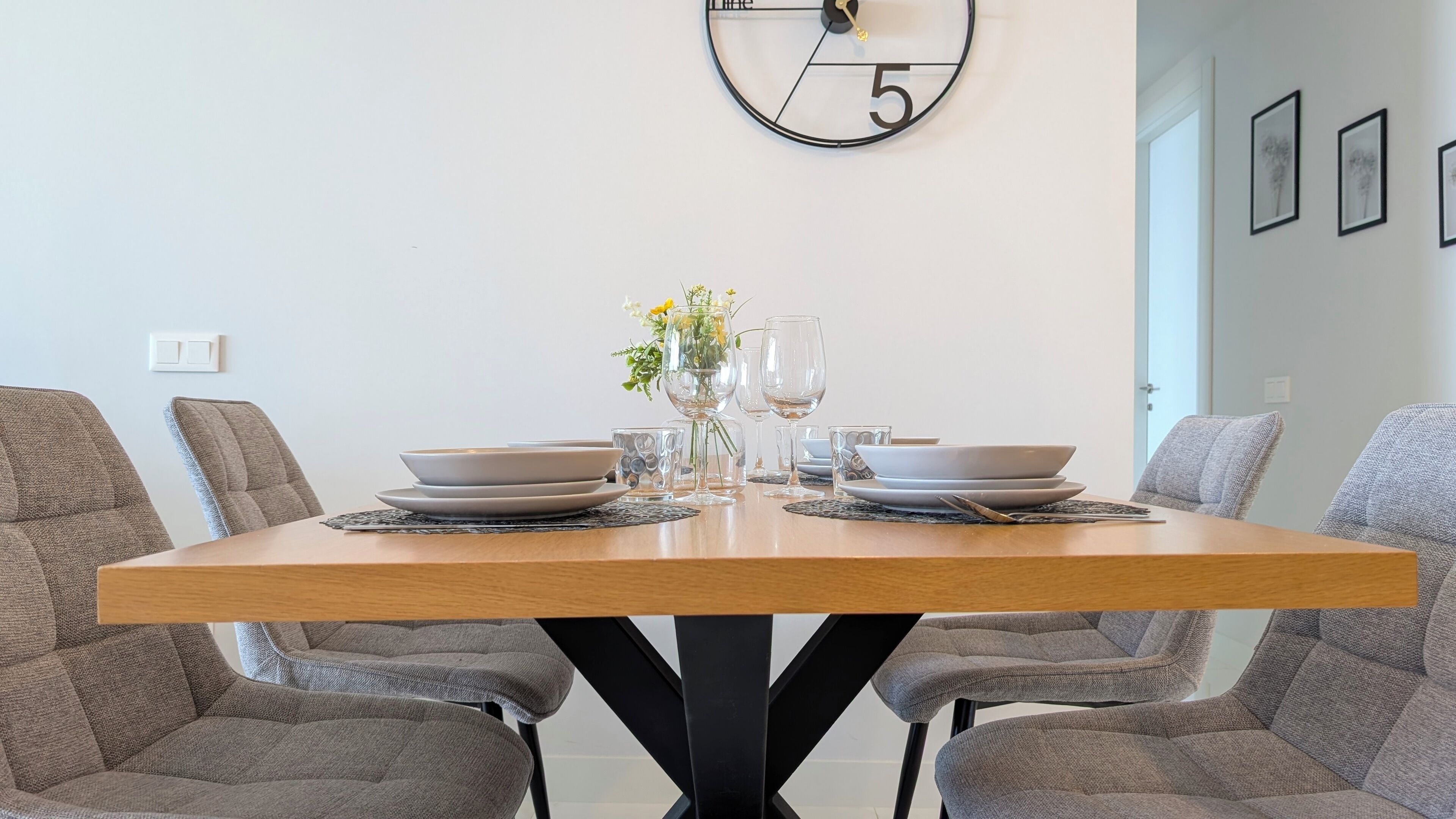 Sweet Apartment | 客廳 | 40 吋智能電視連有線電視頻道