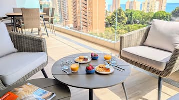 Sunny Apartment | Terrace/patio