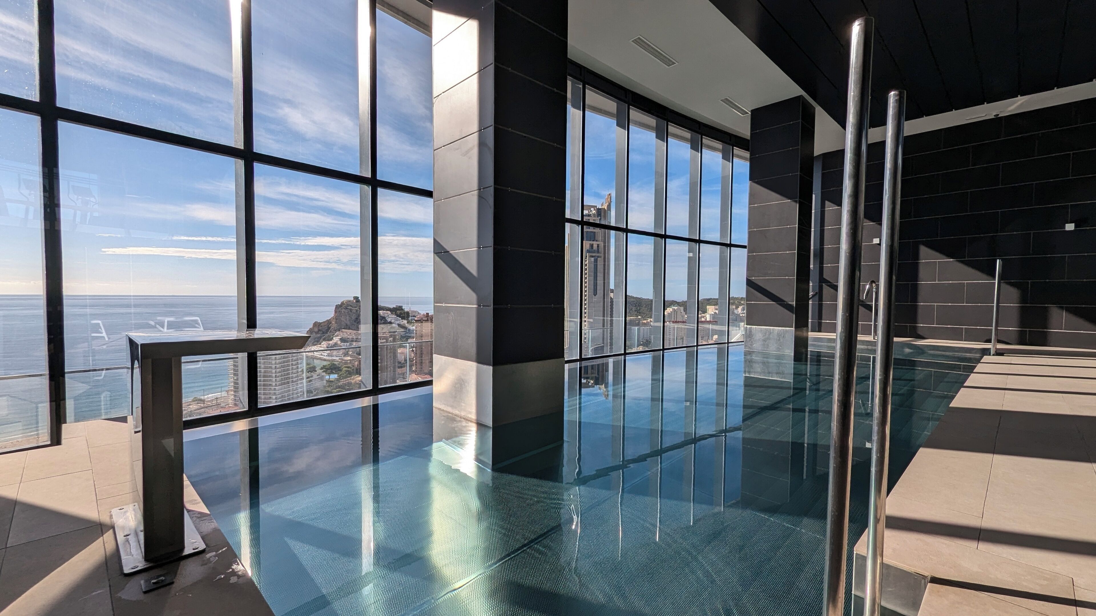 Innenpool, Außenpool (je nach Saison geöffnet)