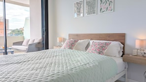 Sunny Apartment | Cuna de viaje, wifi gratis, ropa de cama