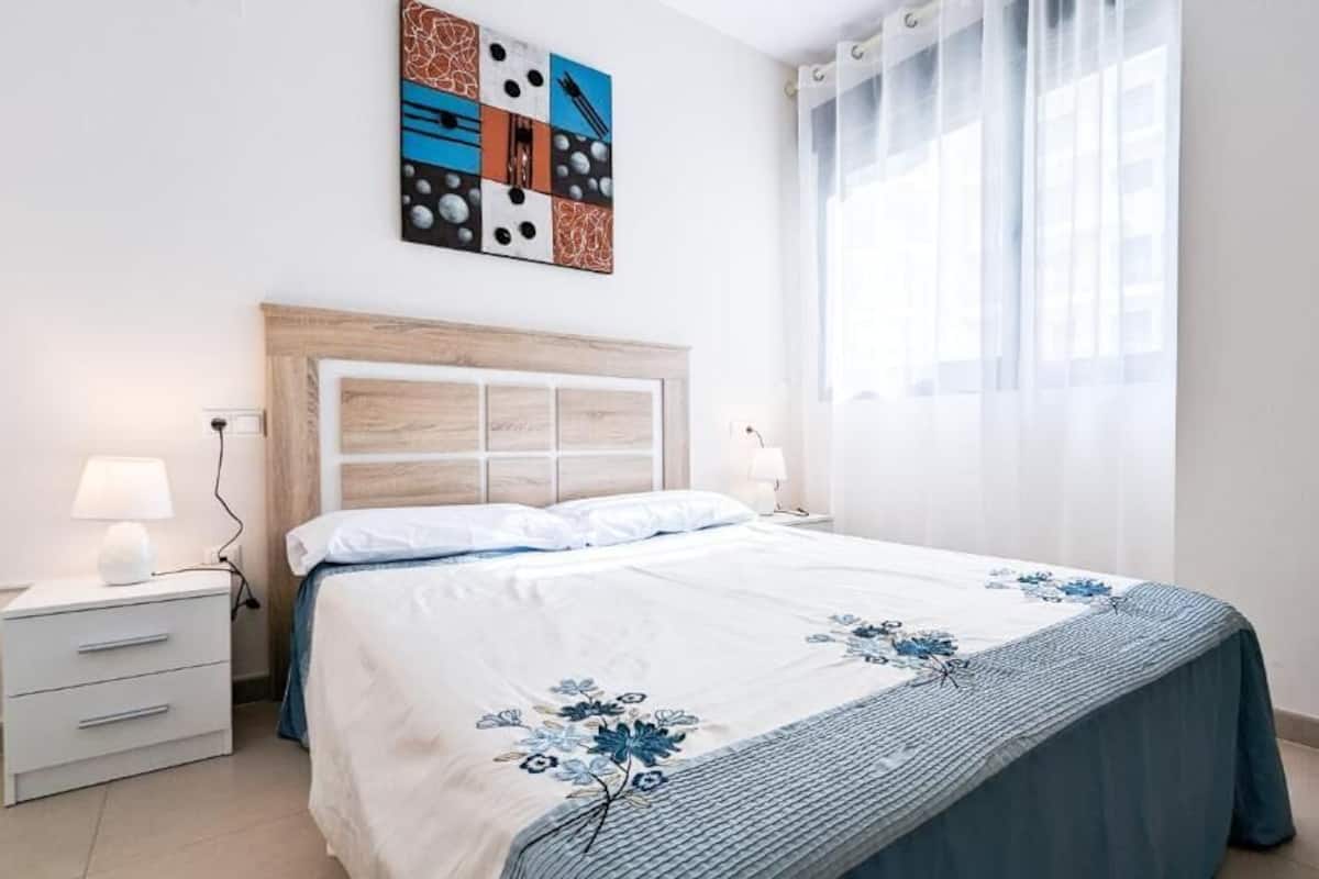 Beach Two-Bedroom Apartment | 免费 WiFi、床单