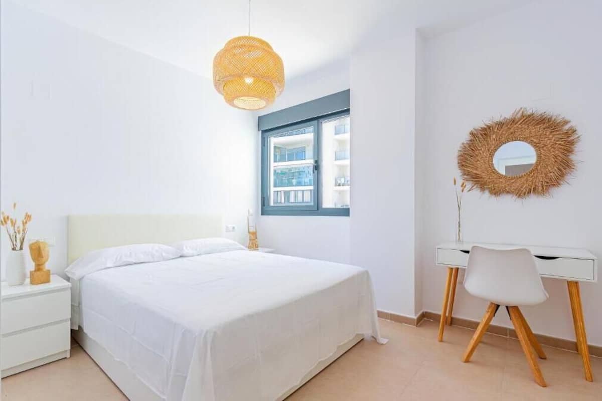 Sunny Apartment | Lit de bébé (gratuit), accès au Wi-Fi (inclus), literie fournie