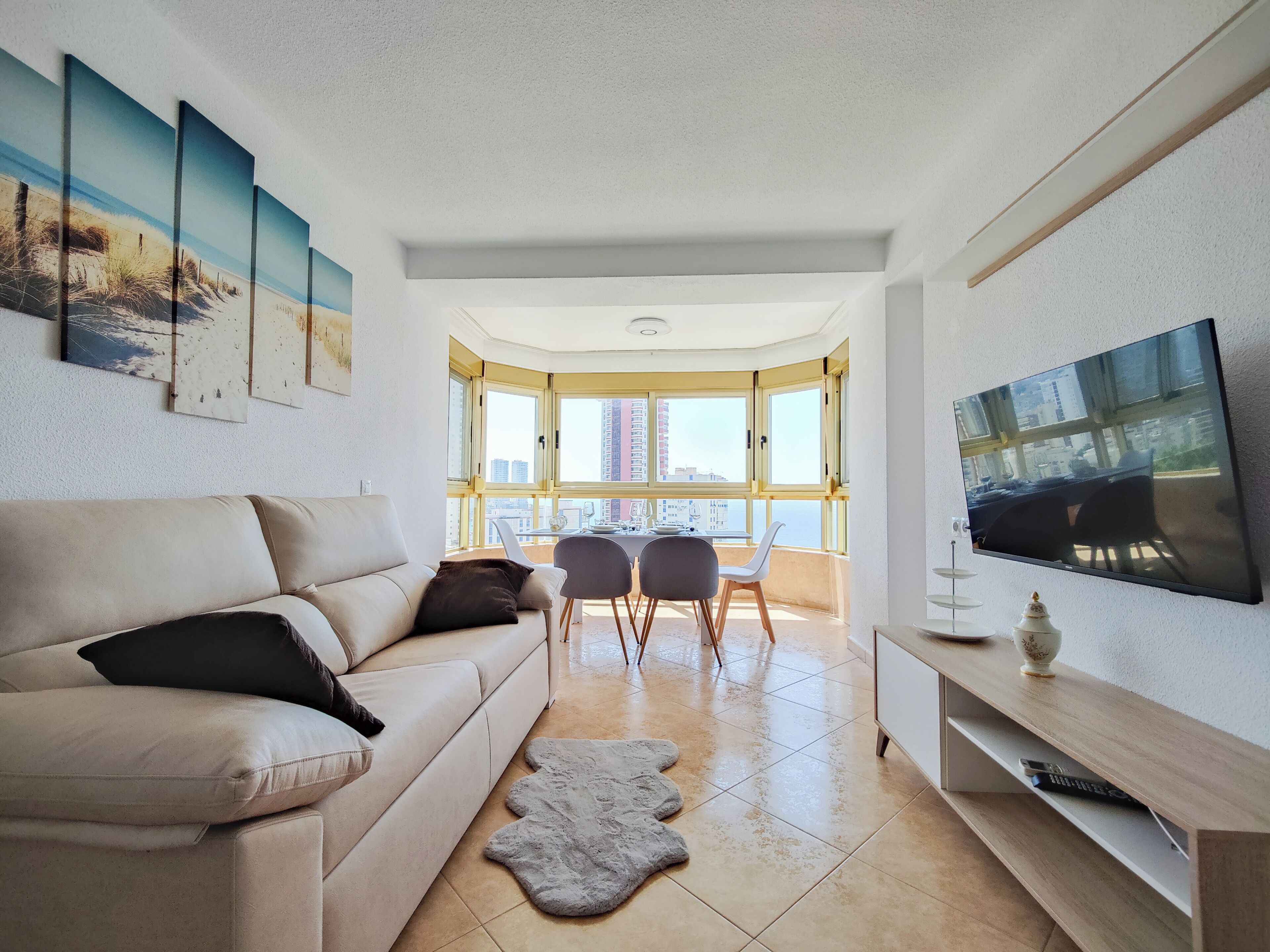 Sea View Apartments | Area soggiorno | TV a schermo piatto 40 pollici con canali digitali