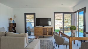 Pool & Mountains House | Living area | 30-inch TV with cable channels - Panoramic Apartments (Finestrat)