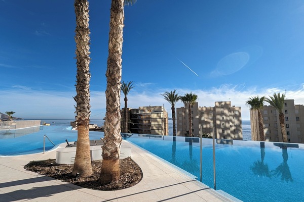 Seasonal outdoor pool, sun loungers