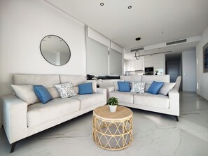 Sea & Sky Apartment | Free WiFi, bed sheets - Sunset Cliffs Apartments Tower 1 (Benidorm)