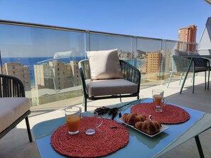 Sea View Apartments | Terrace/patio - Sunset Cliffs Apartments Tower 1 (Benidorm)