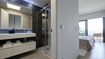 Edem Apartment | Salle de bain | Serviettes fournies