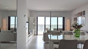 49-inch plasma TV with digital channels - Sunset Cliffs Apartments Tower 2 (Benidorm)