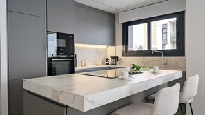 Show Apartment | Private kitchen | Full-size fridge, microwave, stovetop, dishwasher - Sunset Sailors Apartments (Benidorm)