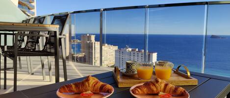 Superb Apartments | Hiên