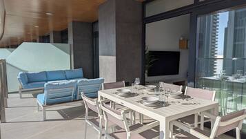 Retreat Apartment | Terras