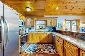 ثلاجة، ميكروويف، فرن، موقد طهي مسطح