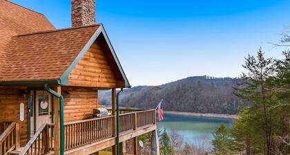 Lakefront House, Sleeps 12・Hot Tub・Mtn view・Grill