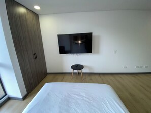 Cortinas blackout, tabla de planchar con plancha y wifi gratis 