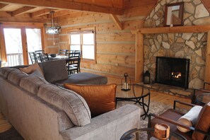 Smart TV, fireplace, ping pong - NEW LISTING 3 bed 2 bath cabin in lovely 4 season scenic Blowing Rock NC (Blowing Rock)