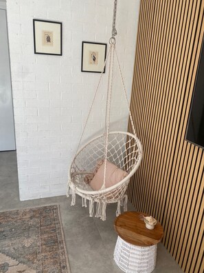 Interior - Araluen, a coastal one-bedroom retreat close to river, cafés, town and beaches (Port Macquarie)