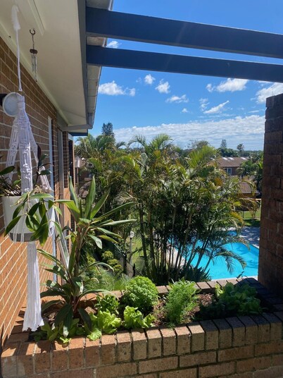 Araluen, a coastal one-bedroom retreat close to river, cafés, town and beaches