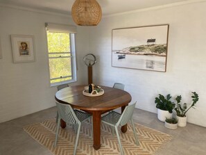 Dining - Araluen, a coastal one-bedroom retreat close to river, caf�és, town and beaches (Port Macquarie)