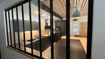 Réfrigérateur, micro-ondes, four, lave-vaisselle