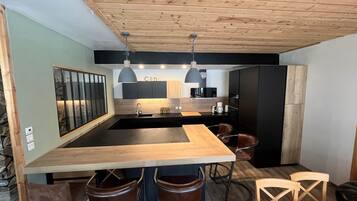 Réfrigérateur, micro-ondes, four, lave-vaisselle