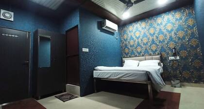 best hotel with AC in charming Jhansi near Railway station