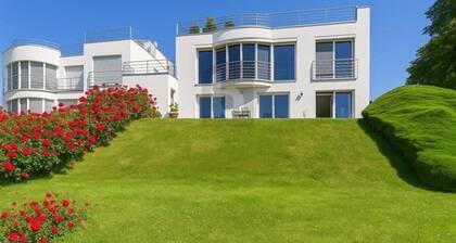 4-bedroom Villa in Cologny Geneva with Lake View