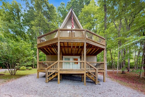 A Frame Cabin, Sleeps 9, Pickleball Court, Boat Slip