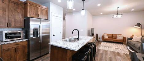 المنشأة من الداخل