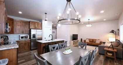 Henry’s Fork Retreat • Modern 3BR • AC • Garage