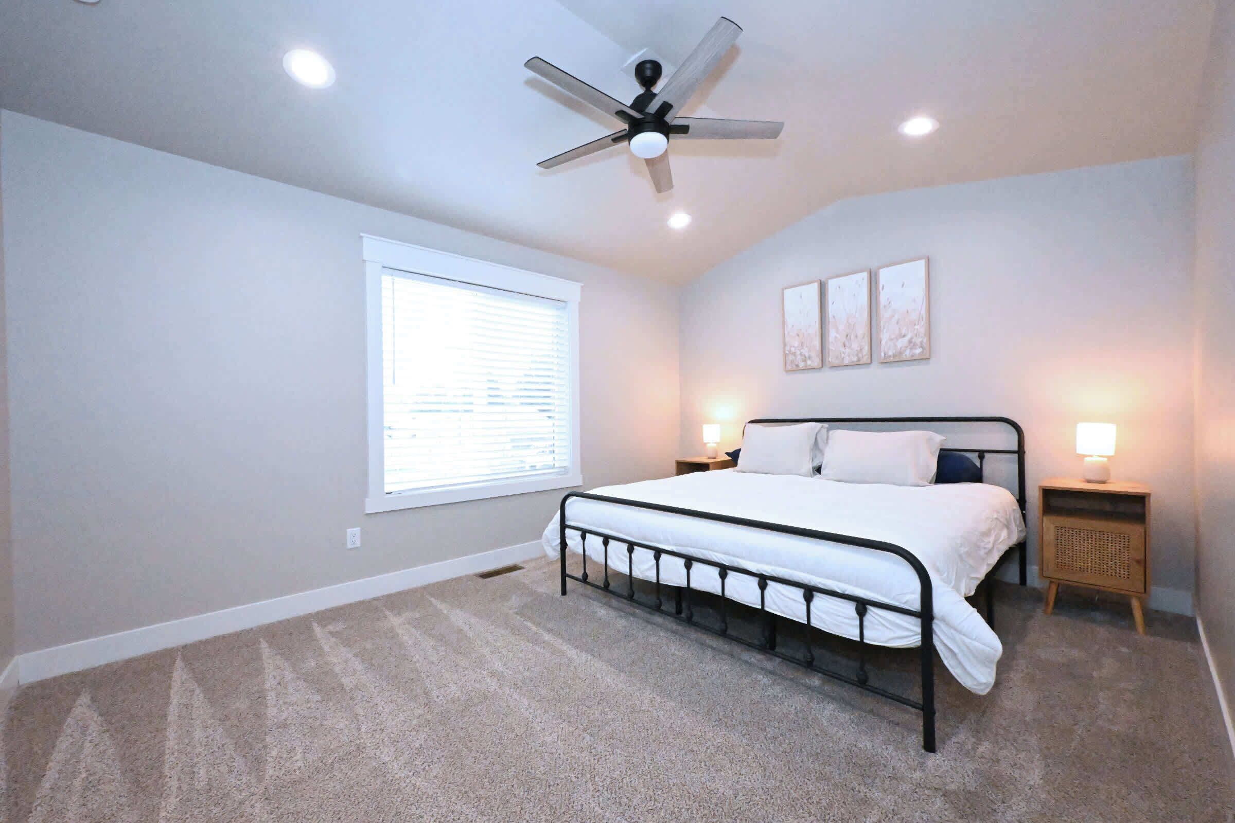 Fer et planche à repasser, lit parapluie, Wi-Fi, draps fournis