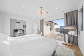 4 habitaciones, tabla de planchar con plancha, wifi y ropa de cama 