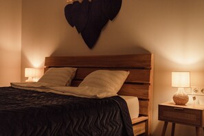 Tabla de planchar con plancha, wifi gratis y ropa de cama 