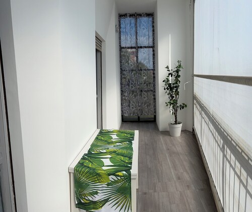 Relax with family or friends in this modern and unique accommodation.